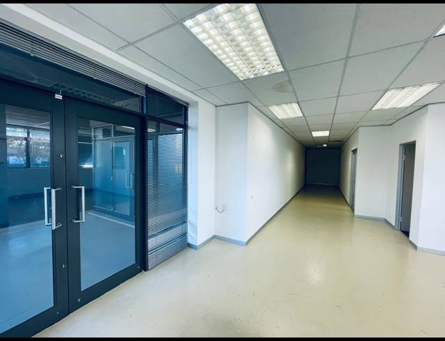 133M² OFFICE TO LET IN FOURWAYS